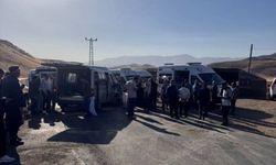 Siirt’te iki minibüs çarpıştı: 11 kişi yaralandı