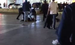 Sinir krizi geçiren şahıs çevredekilere saldırdı: 1 yaralı