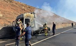 Şırnak’ta yanan tır kullanılamaz hale geldi