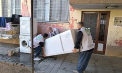 Tarsus Umut Kervanı’ndan mağdur aileye beyaz eşya desteği