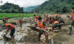 Vietnam'da şiddetli yağışlar sele yol açtı: 10 ölü, 4 kayıp