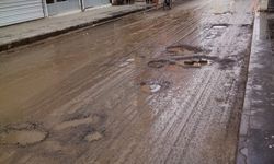 Yağış sonrası Batman çarşısı çamur deryasına döndü