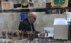 Yarım asırdır saat tamirciliği yapan Abdurrahman Usta: Mesleğimiz değerini kaybetti ama sevgiyle devam ediyorum