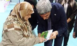 60 yaşında Kur'an-ı Kerim'i, 88 yaşında ise okuma-yazmayı öğrenerek herkese örnek oldu