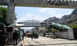 Afganistan ve Pakistan arasında bulunan Torkham Sınır Kapısı yeniden açıldı