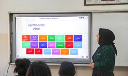 Babasının hayalini gerçekleştiren öğretmen, öğrencilere umut oluyor