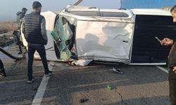 Batman–Bismil yolunda pikap köprü bariyerlerine çarptı: Sürücü ağır yaralı