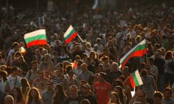 Bulgaristan’da hükümetin bütçe tasarısına karşı binlerce kişi sokağa indi 