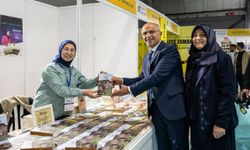 Büyükşehir Belediye Başkanı Er, kitap fuarında yazarlarla bir araya geldi