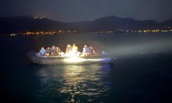 Çanakkale açıklarında arızalanan bottaki 15 düzensiz göçmen kurtarıldı