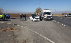 Diyarbakır'da 2 otomobil çarpıştı: 2 yaralı