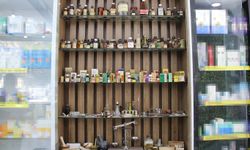 Eczanesinde 150 yıllık ilaçlarla mesleğin geçmişini yaşatıyor
