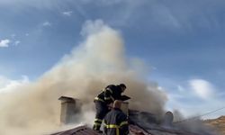 Elazığ’da çatıda çıkan yangın korkuttu