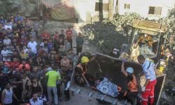 Gazze'de bir binanın enkazı altından 8 şehidin naaşına ulaşıldı