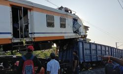 Hindistan'da tren kazası: 8 ölü