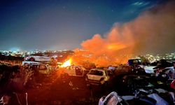 İşgalci siyonistler Huwara yakınlarında dükkan ve araçları ateşe verdi