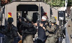 İşgalciler Batı Şeria'da evleri basıyor, Yabad kasabasını kapalı tutuyor