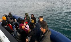 İzmir açıklarında 18 düzensiz göçmen yakalandı