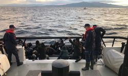 İzmir açıklarında 75 düzensiz göçmen kurtarıldı