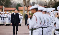 Macron'dan "gönüllü askerlik" açıklaması