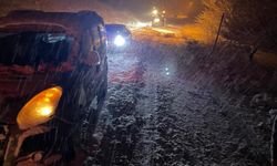 Malatya'da şiddetli kar yağışı ve fırtına Sivas yolunu kapattı
