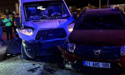 Mardin’de hasta vakasına giden ambulans otomobille çarpıştı