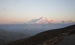 Mereto Dağı'na mevsimin ilk karı düştü