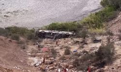 Peru'da otobüs uçuruma yuvarlandı: 37 ölü