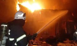 Seyir halindeki tır'da çıkan yangın büyümeden söndürüldü