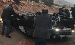 Şırnak'ta kayganlaşan yolda otomobil takla attı: 2 yaralı