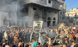 Siyonist işgalciler, Gazze Şeridi'ni bombaladı: 10 şehit