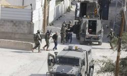 Siyonist rejim, Batı Şeria ve Kudüs’te 50 Filistinliyi esir aldı