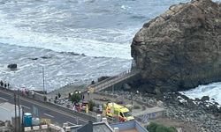 Tenerife Adası'nda dev dalgalar 3 kişinin ölümüne, 15 kişinin yaralanmasına yol açtı