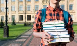 Üniversiteden iş dünyasına geçiş hızlanacak: 3 yılda mezuniyet çalışması başlatılıyor