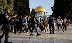 Yüzlerce siyonist yerleşimci, Mescid-i Aksa'yı bastı