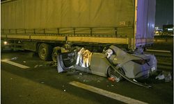 Ankara’da tıra çarpan otomobilde 2 kişi öldü, bir kişi ağır yaralandı