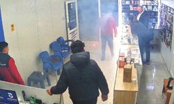 Arızalı telefonun bataryası aniden alev alarak patladı 