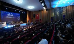 Bine yakın hukuk öğrencisi "Hukuk Okulu" programında buluştu