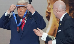 FIFA'nın tartışmalı ödülü Trump'ın içindeki çocuğu sevindirdi