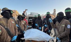 Gazze'deki direniş, bir siyonist esirin cesedini teslim etti