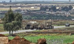 İşgal kuvvetleri, Suriye'nin sınır şehrine saldırılarını sürdürüyor