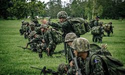 Kamboçya, Tayland ile tüm sınır geçişlerini askıya aldı