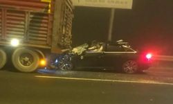 Otomobil tıra çarptı: 4 ölü