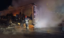 Şanlıurfa’da otoyolda beyaz eşya yüklü tır yandı