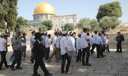 Siyonist işgalciler Mescid-i Aksa'yı bastı, Talmudik ayinler yaptı