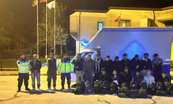 Yerlikaya: 972 düzensiz göçmen ile 55 göçmen kaçakçılığı organizatörü yakalandı