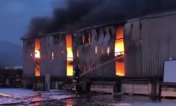 Hatay’da lastik deposunda çıkan yangın söndürüldü