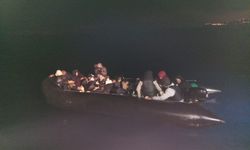 İzmir açıklarında 33 düzensiz göçmen yakalandı