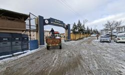 Siirt’te kar yağışı sonrası tuzlama ve buzlanmaya karşı çalışmalar sürüyor