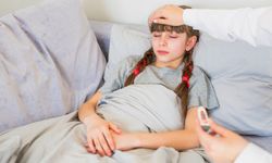 Uzm. Dr. Arcak: Çocuklarda ateş düşürücü için yapılan en büyük yanlış hemen antibiyotiğe başvurmaktır